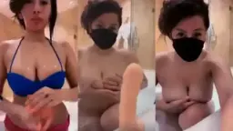Juju Toket Gede Bulat di Bathtub